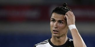 Camisola assinada por Cristiano Ronaldo vai a leilão para ajudar mais desfavorecidos