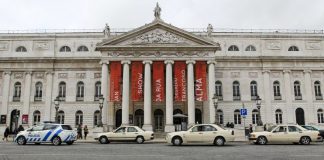 Espetáculos na rua e para profissionais de saúde na reabertura do Teatro D. Maria II