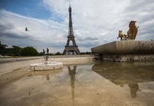 Torre Eiffel reabre parcialmente aos turistas após 104 dias fechada