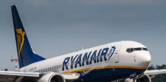 Tripulantes de cabine da Ryanair em Ponta Delgada com contratos suspensos
