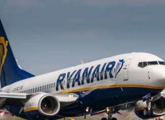 Tripulantes de cabine da Ryanair em Ponta Delgada com contratos suspensos