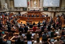 Parlamento aprova por unanimidade prémio aos profissionais do SNS