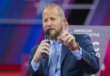 Trump substitui diretor da campanha a menos de quatro meses das eleições