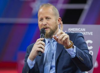 Trump substitui diretor da campanha a menos de quatro meses das eleições