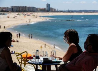 Covid-19: Férias aumentam risco de infeção mas fase seguinte é mais preocupante