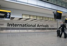 Epidemiólogos britânicos defendem fim dos “corredores de viagem”