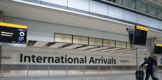 Epidemiólogos britânicos defendem fim dos “corredores de viagem”