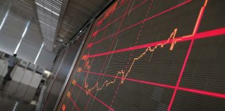 Economia terá contraído 13% em cadeia no 2.º trimestre
