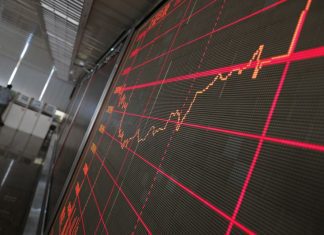 Economia terá contraído 13% em cadeia no 2.º trimestre
