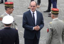 Máscara obrigatória em locais públicos fechados em França a partir da “próxima semana” – PM