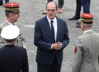 Máscara obrigatória em locais públicos fechados em França a partir da “próxima semana” – PM