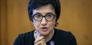 Governo diz que portugueses têm a responsabilidade de” ir para fora cá dentro”