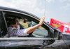 Jorge Jesus recebido em Lisboa por benfiquistas com tarjas de boas-vindas