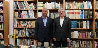 Armando Castro doa milhares de livros e medalhas ao Município da Madalena