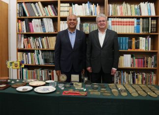 Armando Castro doa milhares de livros e medalhas ao Município da Madalena