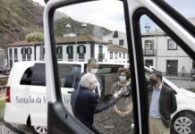 Governo dos Açores entrega minibus à Santa Casa da Misericórdia das Velas no âmbito do programa ‘Solidariedade em Movimento’ DR/GACS