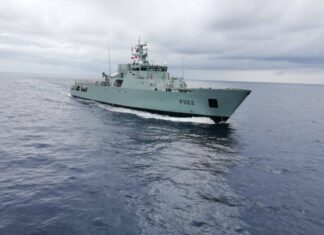 Navio da Marinha presta auxílio a velejador solitário britânico no mar dos Açores