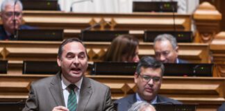 GNL – Ministro do Mar continua sem fazer ponto de situação na Praia da Vitória DR/PSD
