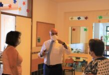 CÂMARA DISTRIBUI CAPAS DE PROTEÇÃO PARA MÁSCARAS NAS ESCOLAS DO CONCELHO DR/CMH