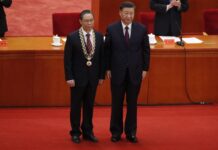 Médico chinês homenageado por Xi Jinping proclama vitória do país sobre o surto