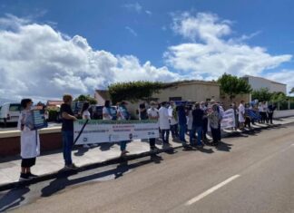 Manifestação – Técnicos de diagnóstico e terapêutica dos Açores protestaram em frente à Assembleia Legislativa