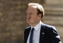 Covid-19: Ministro da Saúde britânico admite quarentena de novo para Portugal
