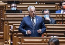 Quase mil dias desde o anúncio do encerramento da conserveira – Paulo Moniz apresenta projeto de lei para aumentar os apoios a ex-trabalhadores da COFACO