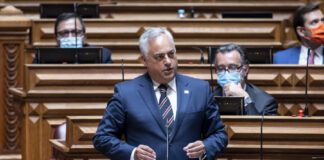 Quase mil dias desde o anúncio do encerramento da conserveira – Paulo Moniz apresenta projeto de lei para aumentar os apoios a ex-trabalhadores da COFACO