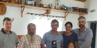 CLUBE DESPORTIVO DE CAÇA E GOLFE DO FAIAL – Vítor Rosa vence Troféu homenagem a António Garcia Machado Vitor Rosa ladeado por Cremildo Marques, Presidente da Junta de Freguesia da Piedade, Demétrio Alvarez, presidente do CDCGFaial. Natacha, Miguel e Raquel Machado, filhos e neta do homenageado