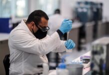 Covid-19: AstraZeneca suspende teste de vacina após reação adversa em voluntário