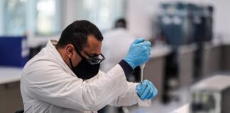 Covid-19: AstraZeneca suspende teste de vacina após reação adversa em voluntário