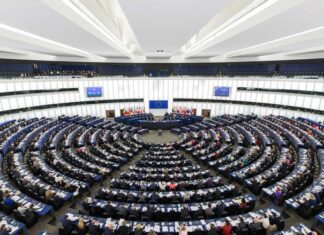 PE aprova taxas reduzidas para rum, licores e aguardentes de Açores e Madeira