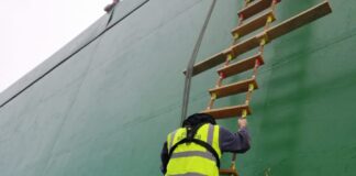 Sobreviventes de naufrágio desembarcam em segurança nos Açores Sobreviventes de naufrágio