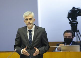 Deputado Tiago Lopes (PS) questiona demora no processo de admissão de 76 profissionais de saúde para o Hospital de Ponta Delgada DR/PS