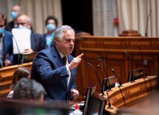 COFACO – Paulo Moniz confronta Governo com incumprimento da lei