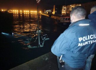 Viatura com quatro ocupantes cai acidentalmente ao mar junto ao cais de pesca do porto da Horta DR/Marinha Portuguesa