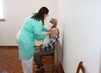 Pandemia – Vacinados primeiros utentes no Faial TI