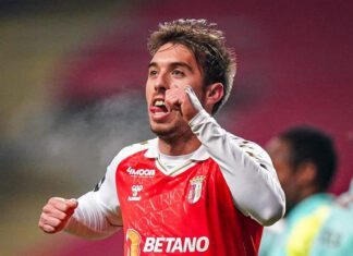 Azar bate à porta do faialense Iuri Medeiros DR/ SCB