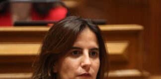 Lara Martinho alerta para dificuldades no envio de encomendas para Canadá e EUA DR