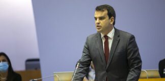 Partidos do Governo Regional dos Açores chumbam proposta do PS para integrar trabalhadores das empresas públicas a extinguir DR