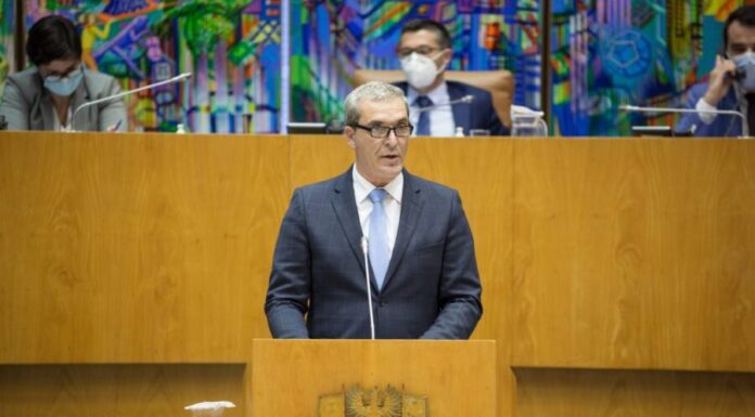 Parlamento aprova “regime inovador” sobre transporte de animais proposta do PSD/Açores DR
