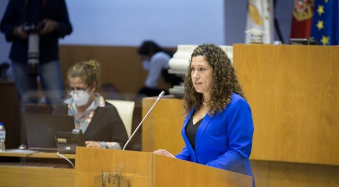 Vânia Ferreira afirma que Governo vai “fazer a diferença” no Porto da Praia da Vitória DR