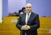 “Baixe menos os impostos sobre quem ganha mais e invista mais na educação e na saúde”, desafia Vasco Cordeiro DR