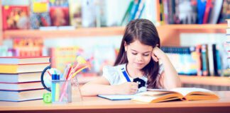 Alunos do 3º e 4º ano vão poder usar os manuais escolares gratuitos sem ter que os devolver DR