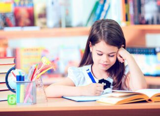 Alunos do 3º e 4º ano vão poder usar os manuais escolares gratuitos sem ter que os devolver DR