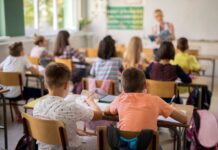 O Governo Regional dos Açores não está a fazer bem feito, nem está a fazer o que deve ser feito, com os Professores. É incompreensível! DR