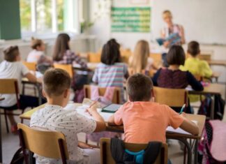 O Governo Regional dos Açores não está a fazer bem feito, nem está a fazer o que deve ser feito, com os Professores. É incompreensível! DR