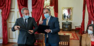Presidente do Governo enaltece acordo com Iniciativa Educação para apoiar alunos com dificuldades de leitura