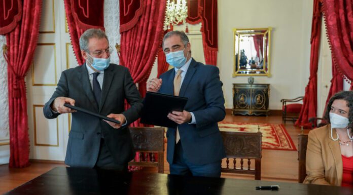 Presidente do Governo enaltece acordo com Iniciativa Educação para apoiar alunos com dificuldades de leitura