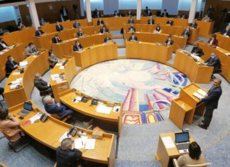 Assembleia legislativa da Região Autónoma dos Açores – Bolieiro fez um balanço da governação: um “autoelogio” ou a prestação de “contas”ao parlamento?